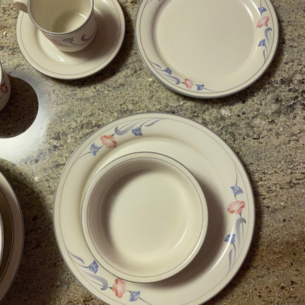 Lennox Glories on Grey